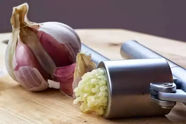Garlic to prepare potency-strengthening infusions